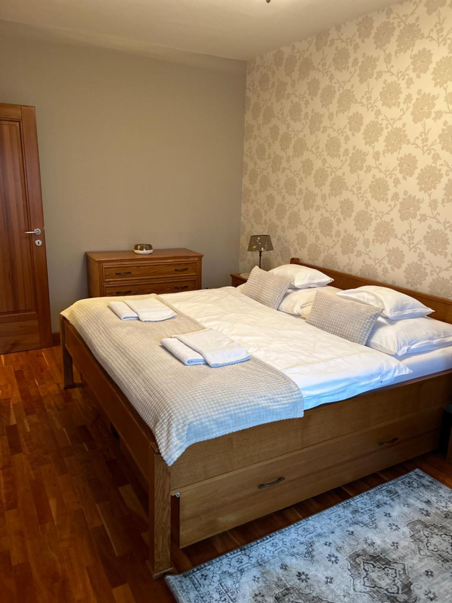 Danube Terrace Elegant With 2 Bedroom With Free Air Conditioner And Private Parking Budapest Ngoại thất bức ảnh