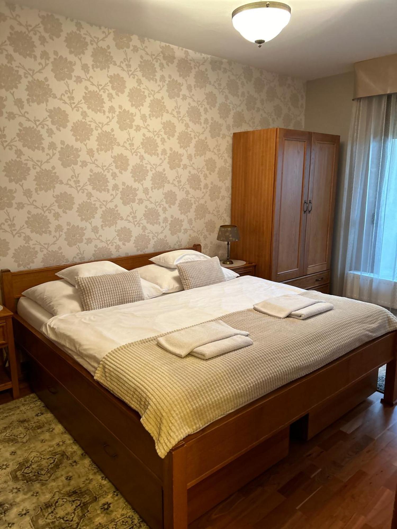 Danube Terrace Elegant With 2 Bedroom With Free Air Conditioner And Private Parking Budapest Ngoại thất bức ảnh