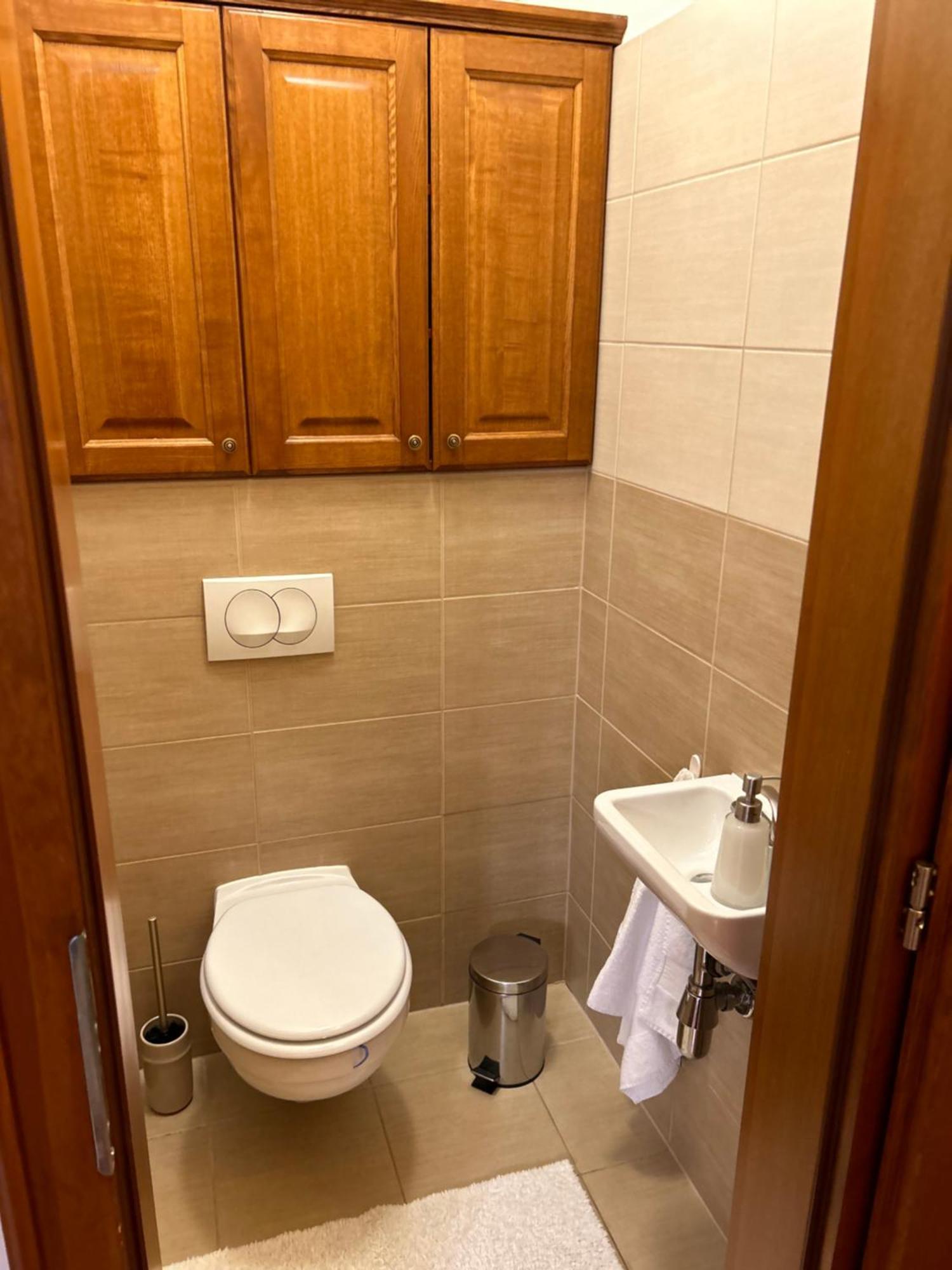 Danube Terrace Elegant With 2 Bedroom With Free Air Conditioner And Private Parking Budapest Ngoại thất bức ảnh